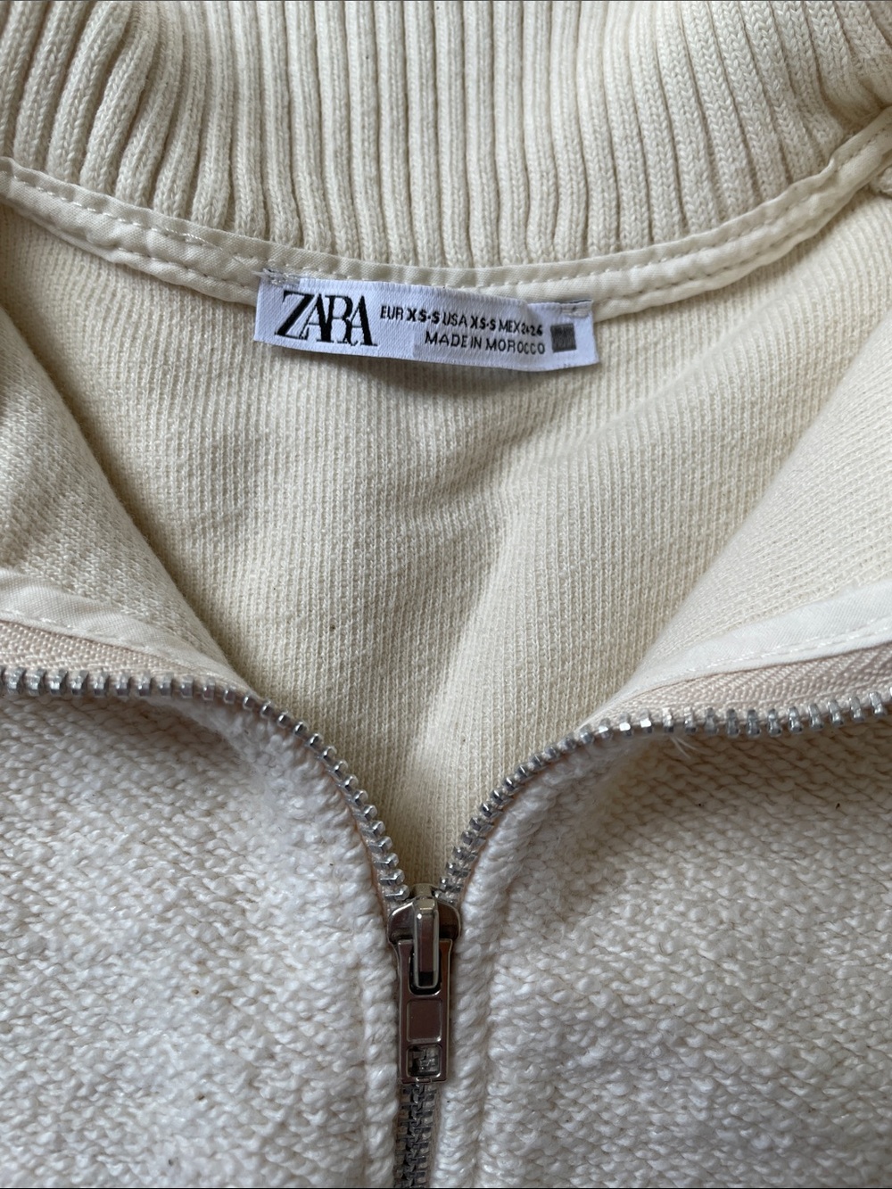 Zara Cream Zip-Neck Sleeveless Knit Vest. Size XS. - Picture 2 of 3